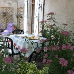 Terrasse et entrée du gîte Terrasse et entrée du gîte
