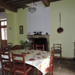 La cuisine et son coin repas La cuisine du gîte