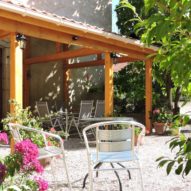 Terrasse couverte devant le gîte